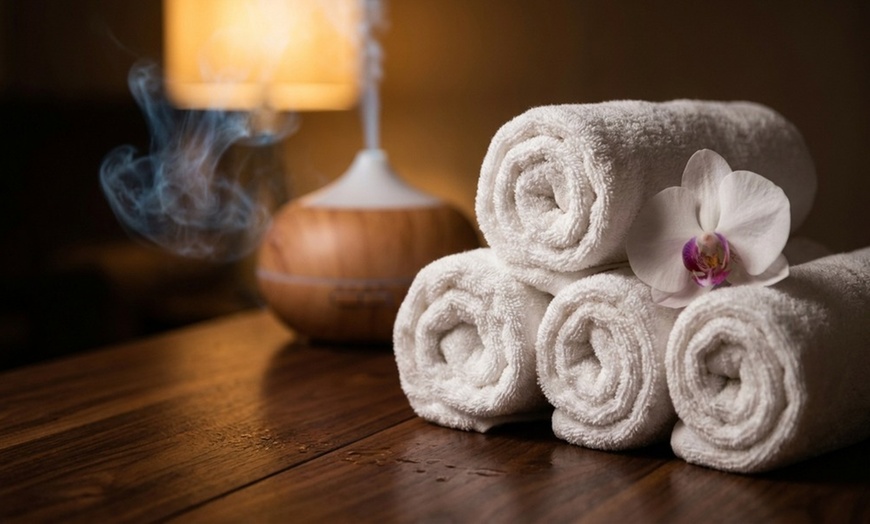 Image 5: 30-Min or 60-Min Couples Combo Massage Services at Lucky Massage(Up to 48% Off)