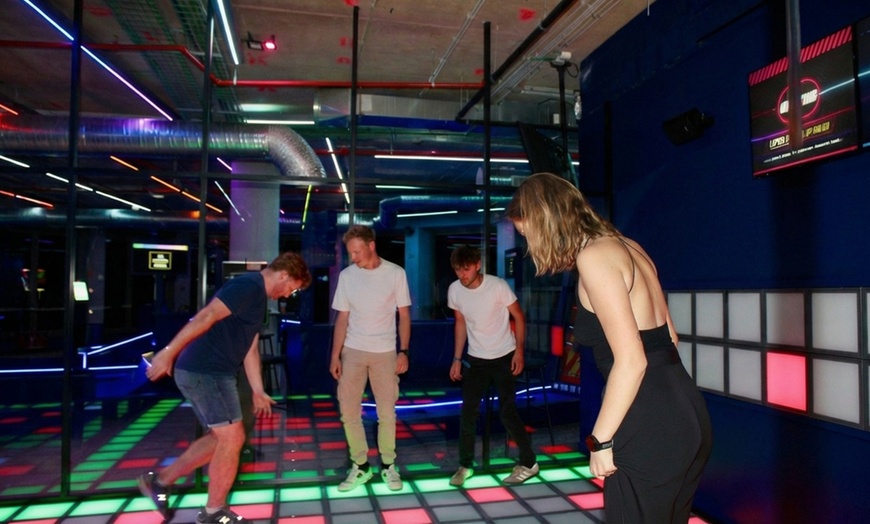 Image 2: Expérience ludique et conviviale avec activités et combos gourmands