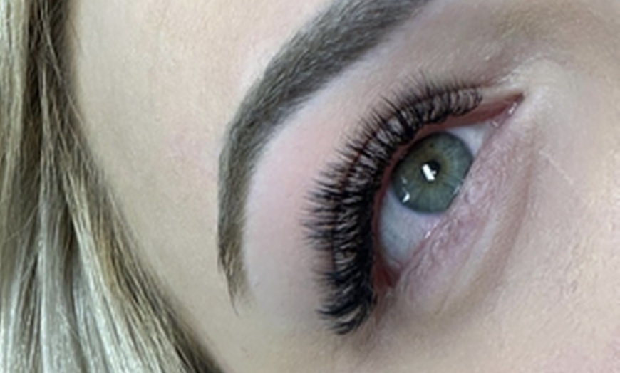 Image 12: Beautifully Lifted Lashes with a Korean Lash Lift