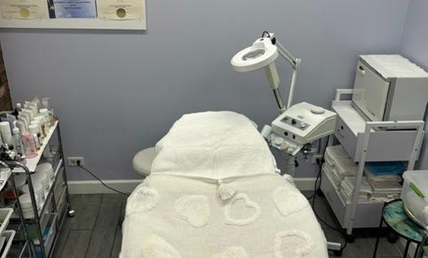 Image 7: Experience Smooth Skin with a Brazilian Waxing Session