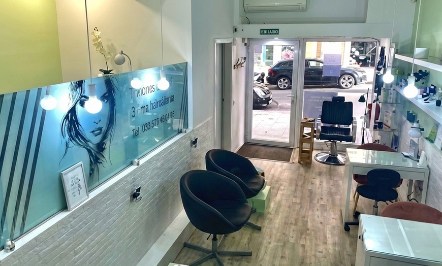 Image 3: 1 o 2 sesiones de microdermoabrasión con LED en Estética Esneda 54% 