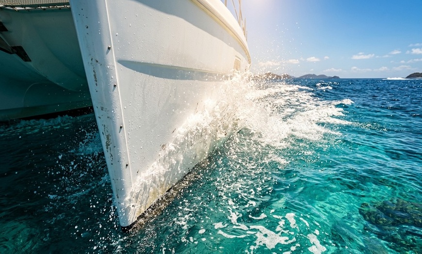 Image 4: 90-Min Catamaran Sail with Open Bar in Honolulu