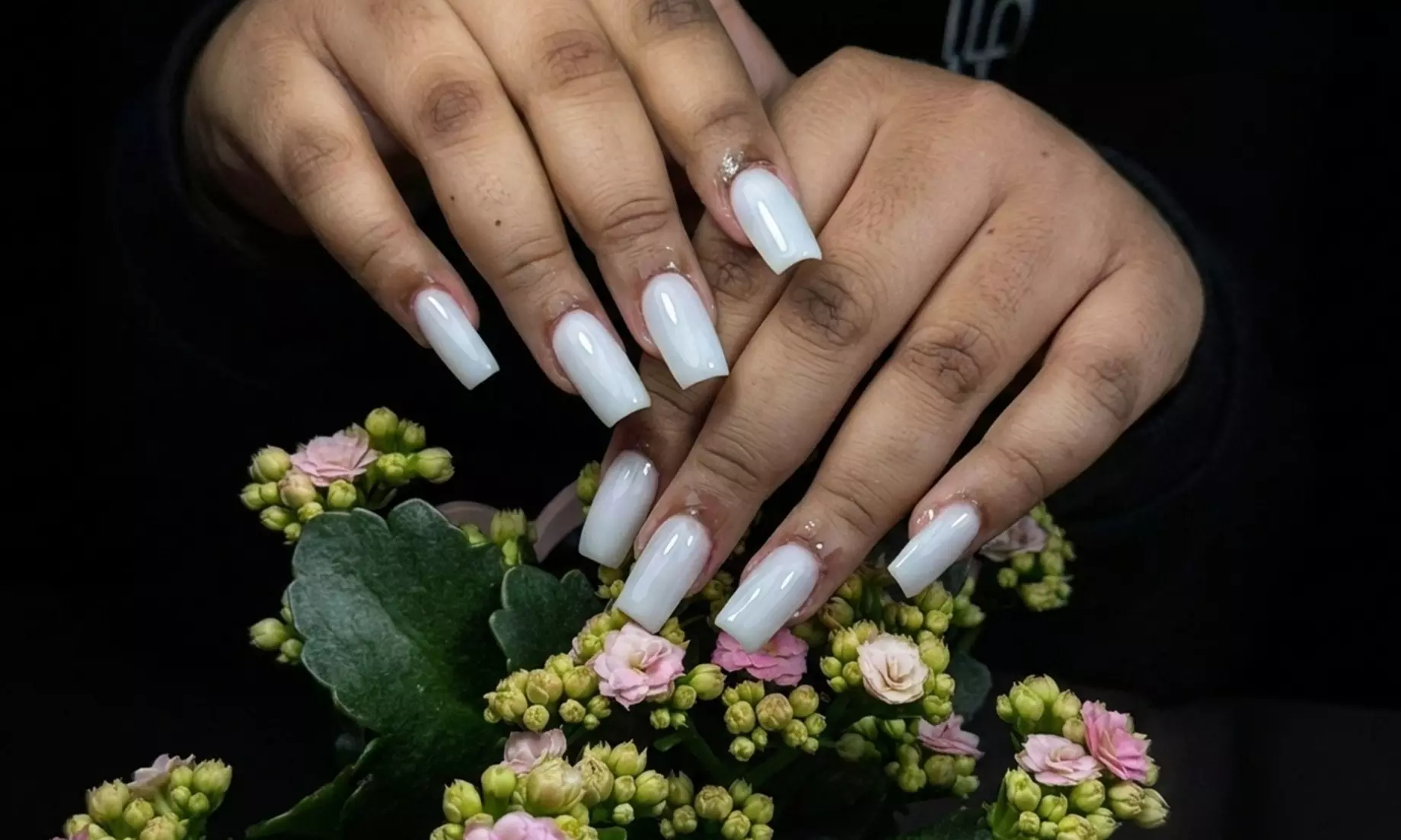 Sesión de manicura y/o pedicura con esmaltado normal o semipermanente