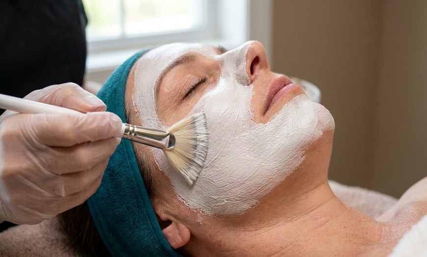Image 5: 60-Minute Signature Facials with Diamond Microdermabrasion