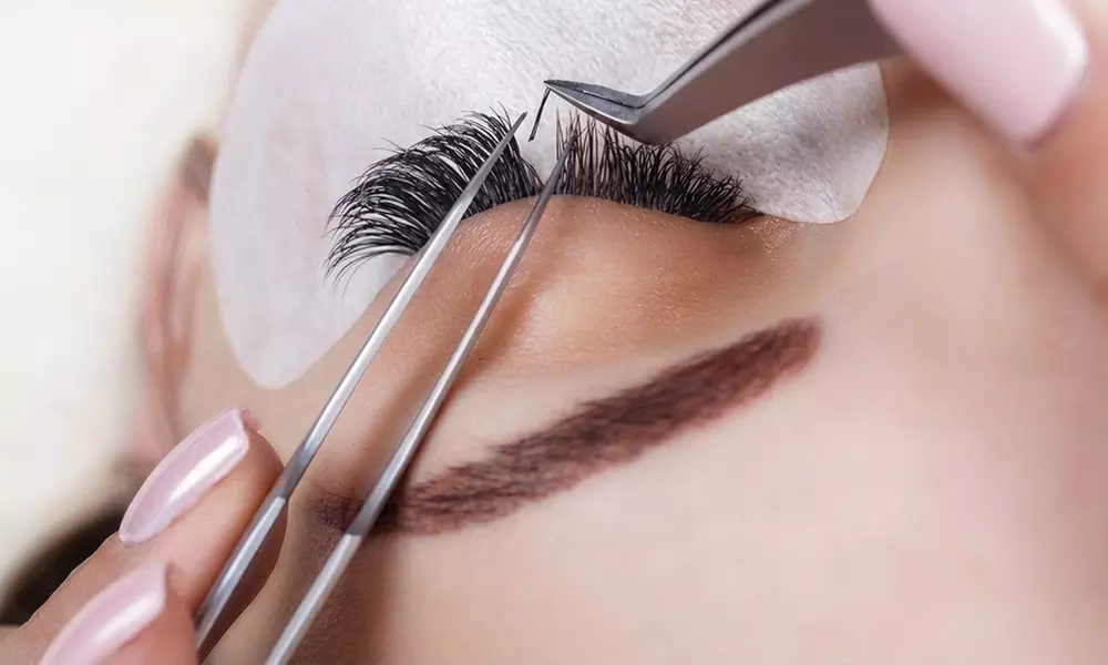 Extensiones de pestañas con acabado natural o volumen 3D