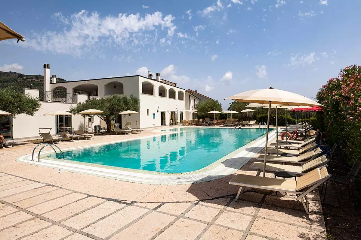 Imperia 4*: Soggiorno in camera deluxe con colazione o mezza pensione