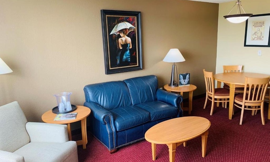 Image 16: Nashville Hotel with Pool, Live Music & Free Shuttle