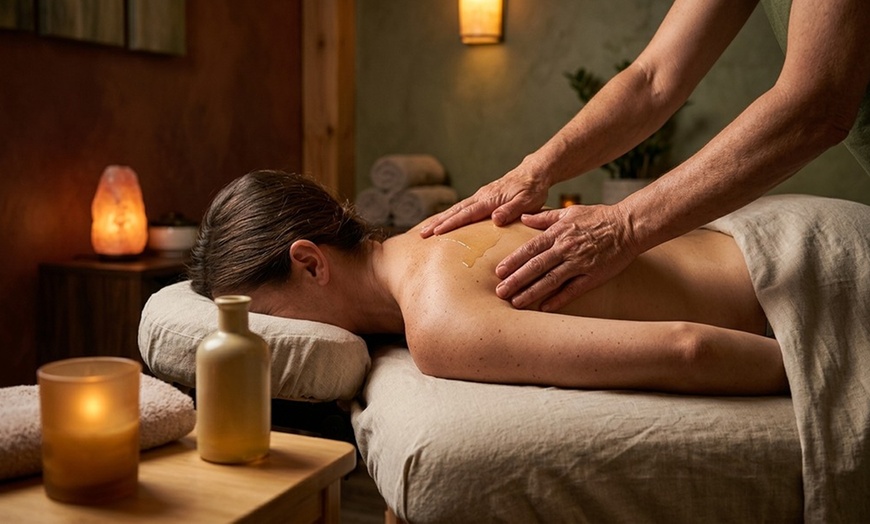 Image 4: 60 or 90 Min Couples Relaxation Massage + Exfoliation + Aromatherapy