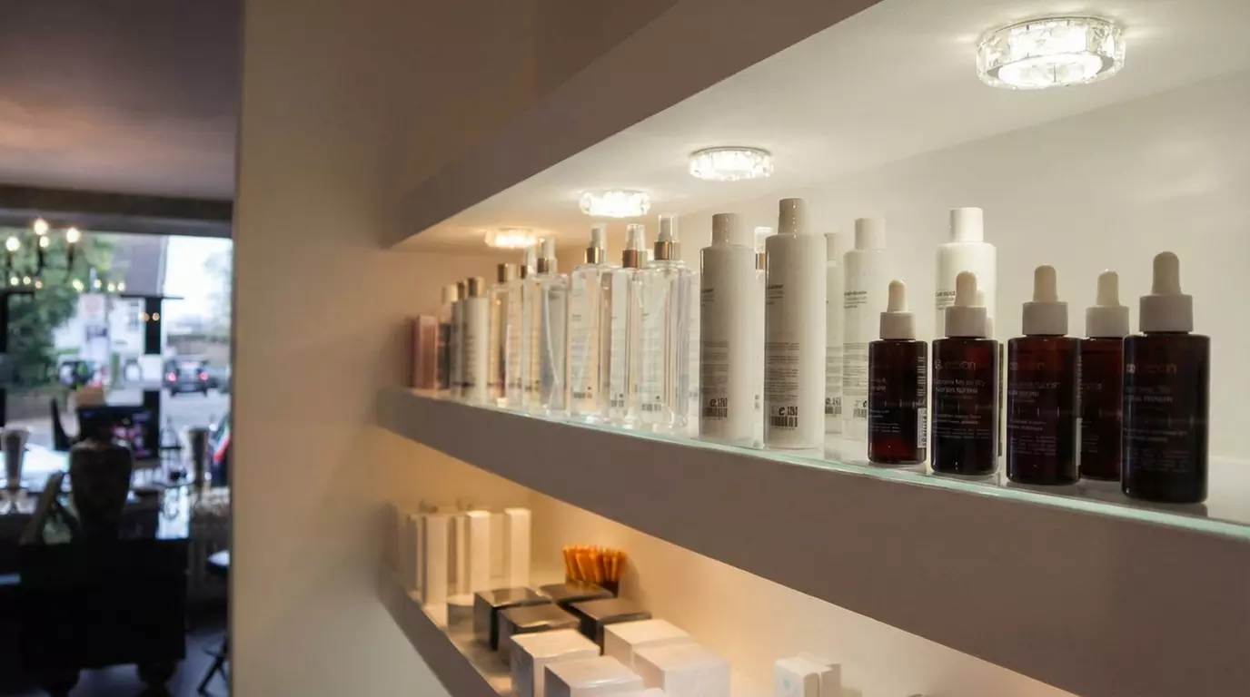 Microblading für die Augenbrauen opt. mit Nachbehandlung für 1 Person