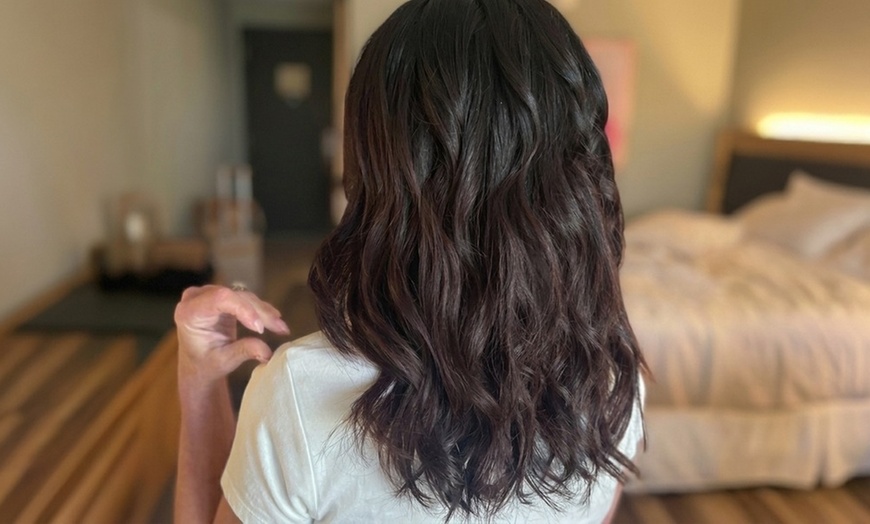 Image 2: Relaxing Crown Cleansing & Head Spa Experience with Style (30-45 min)