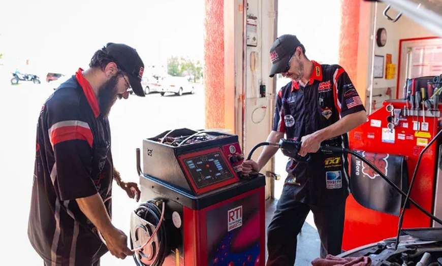 Image 3: Fast Synthetic Blend/Full Synthetic Oil Change & 16-Point Inspection