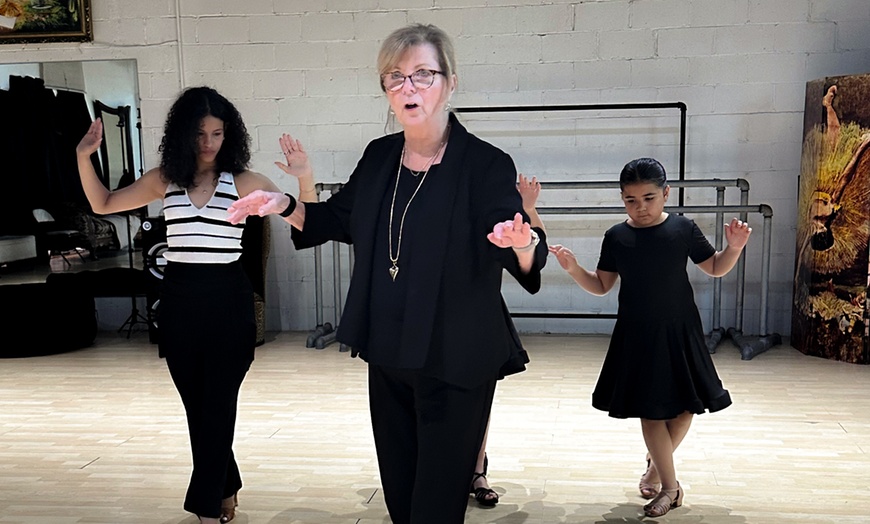 Image 6: Kids Ballet & Jazz Dance Classes for Ages 5+ (4 Weeks-3 Months)