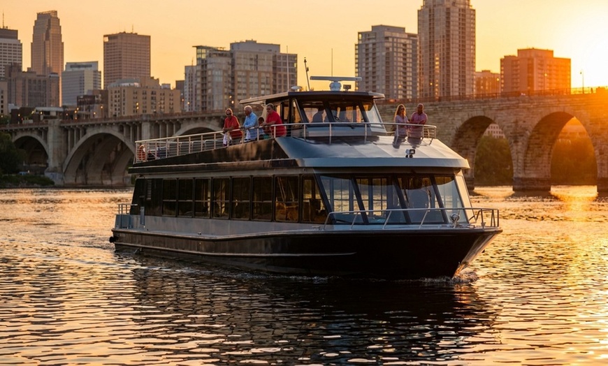 Image 2: Mississippi River Cruises: Dining/Sightseeing on the Minneapolis Queen