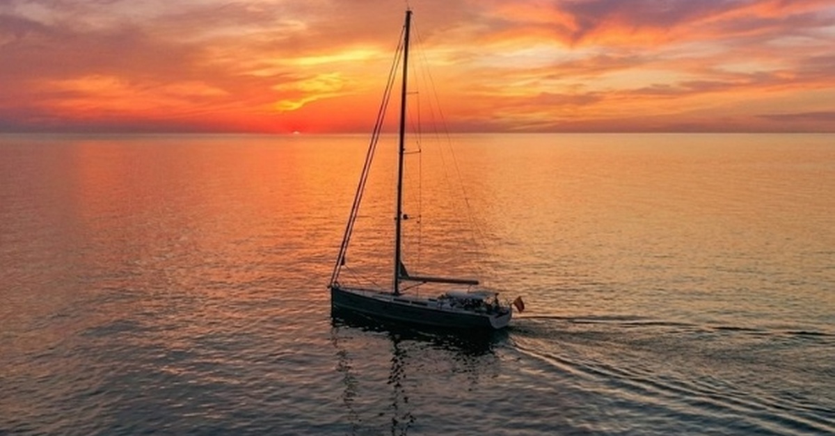 Tour privado de 3 horas en barco al atardecer en Mallorca