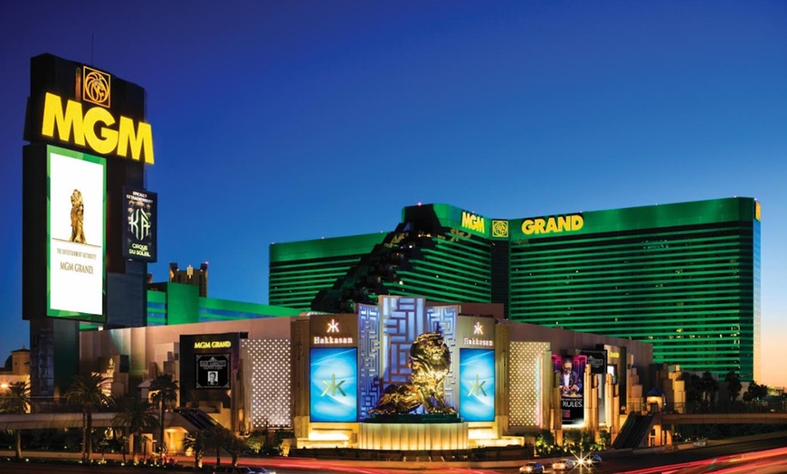 Image 13: Las Vegas Strip Hotel with Casino & Grand Pool