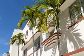 Hotel in South Beach Steps from the Beach & Art Deco District