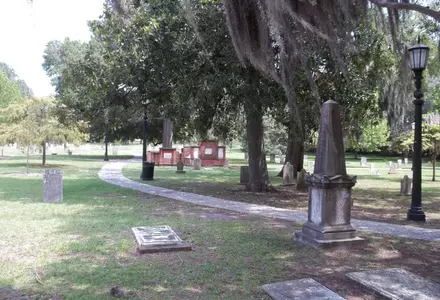 Colonial Park Cemetery
