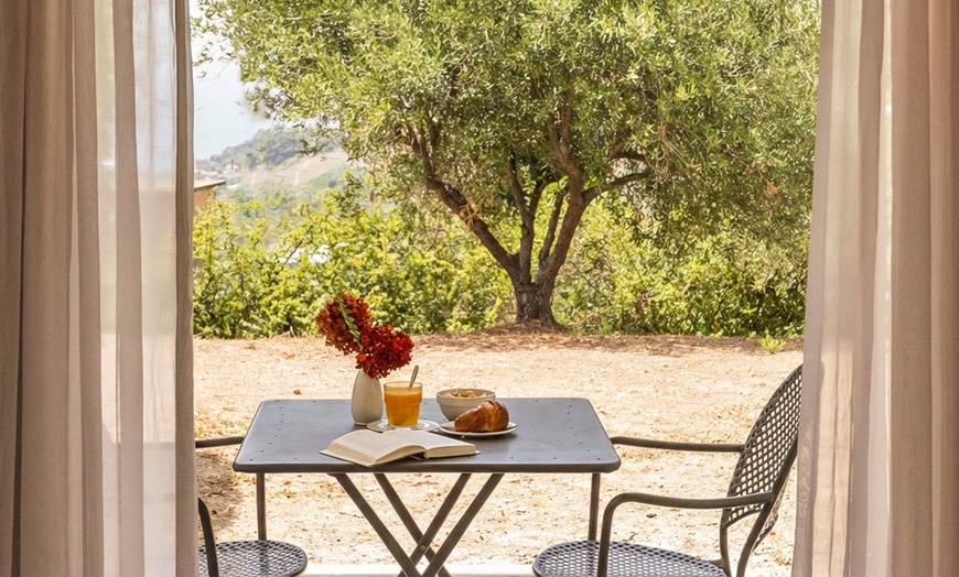 Image 9: Imperia 4*: Soggiorno in camera deluxe con colazione o mezza pensione