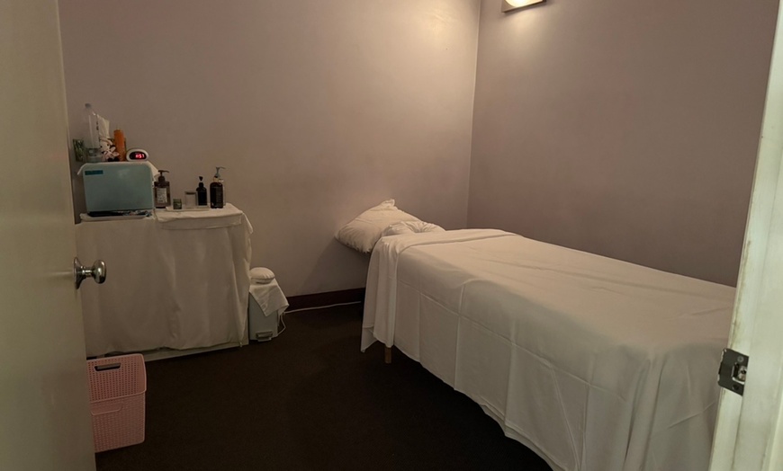 Image 2: 30, 60, 90, or 120-Min Swedish, Deep Tissue, Thai, or Combo Massages
