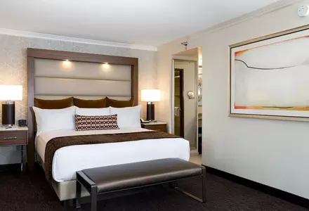 Premier Room, 1 King Bed, City View