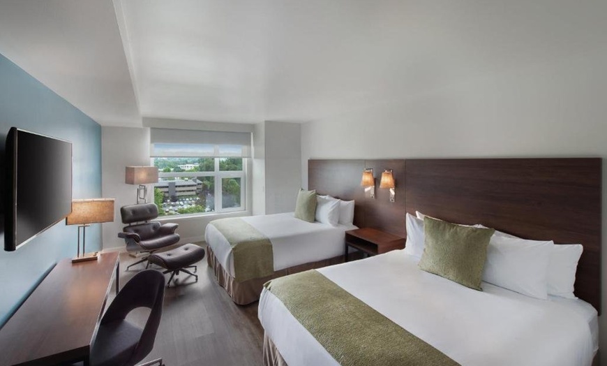 Image 14: Tukwila Hotel near Sea-Tac with Pool and Breakfast