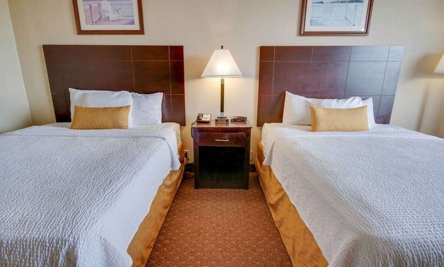 Image 16: Ocean City MD Hotel with Rooftop Pool and Bay Beach