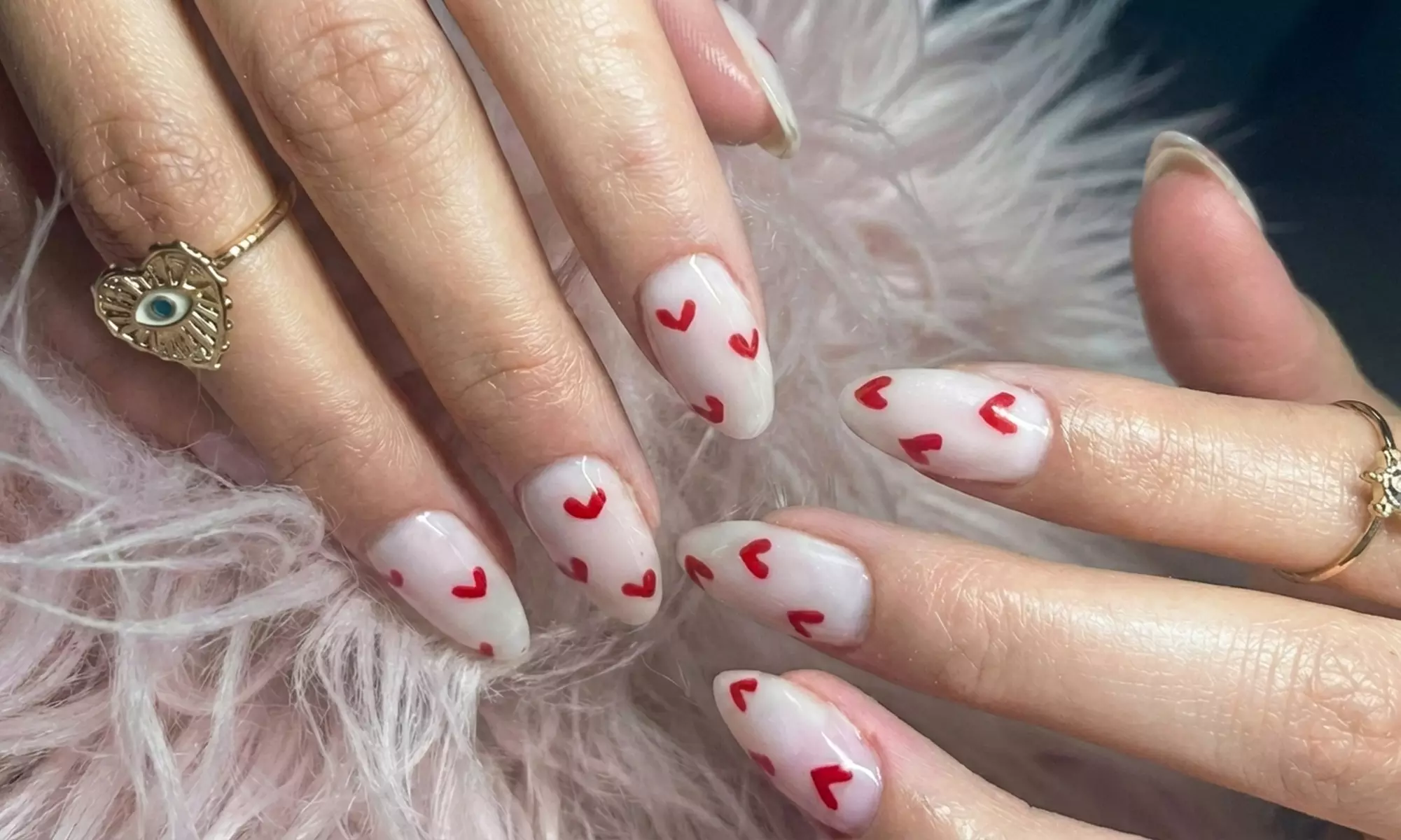 Manicura y/o pedicura con esmaltado semipermanente para 1 persona