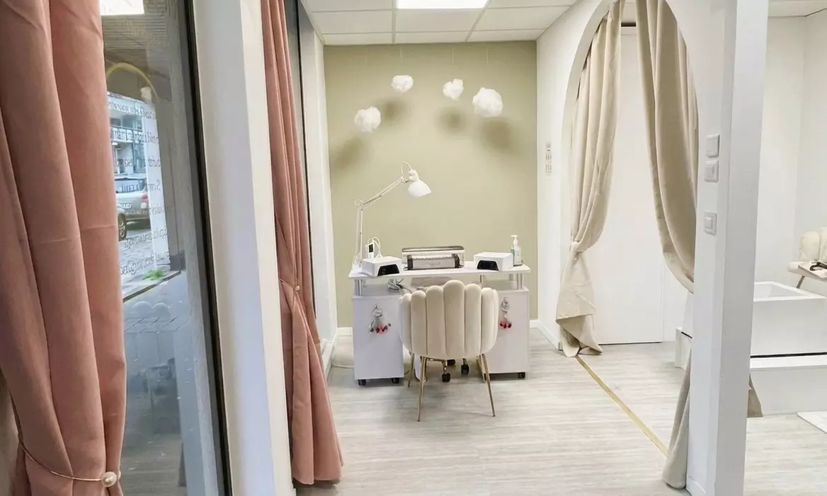 Beauté des mains ou des pieds avec pose de vernis semi-permanent