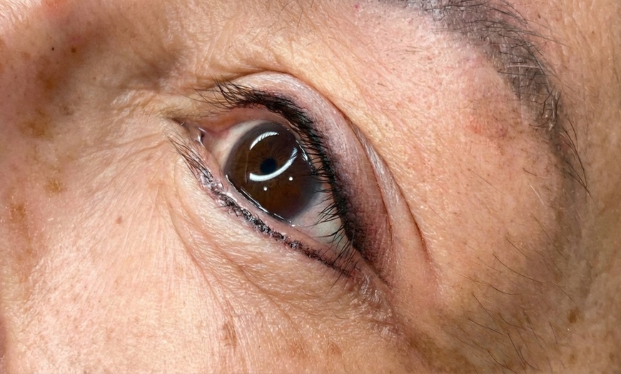 Image 5: Micropigmentación en eyeliner o labios completos para 1 persona