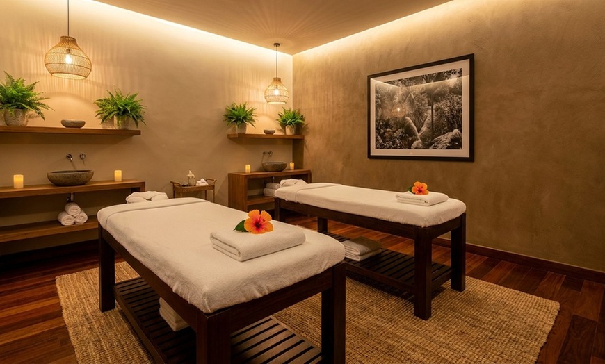Image 2: Unwind with Your Loved One During 60-Minute Cozy Couples Massage