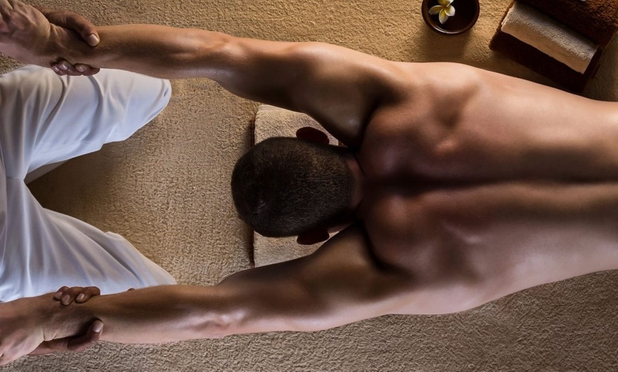 Image 5: Standard Massage or LuXe Facial service at MassageLuXe 