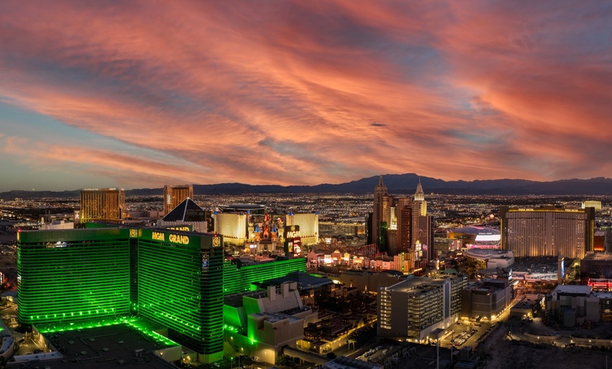 Image 25: Las Vegas Strip Hotel with Casino & Grand Pool