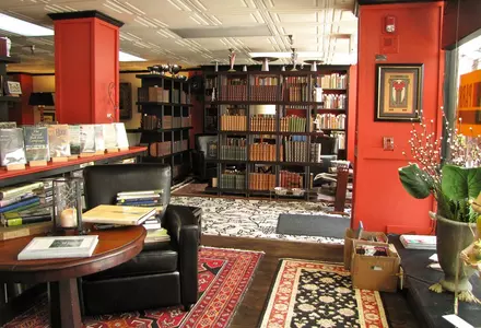Battery Park Book Exchange & Champagne Bar