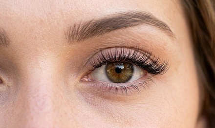 One full set classic lashes - Skin So Pretty