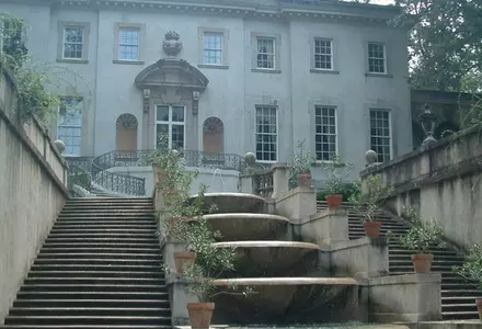 Swan House