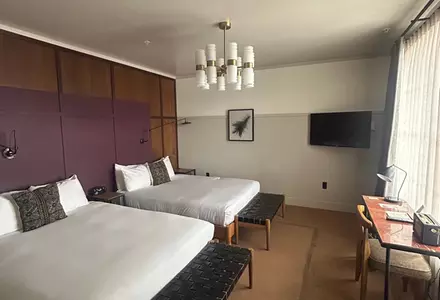 Roomy 2 Queen Room