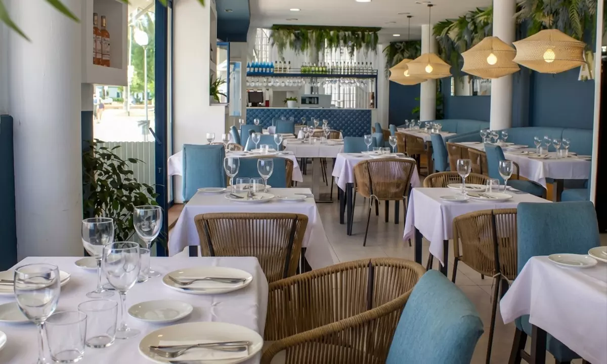 Cata de 4 vinos con crujiente de queso frente al mar para 2 o 4 pax