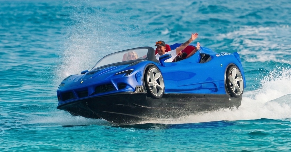 Experiencia JetCar acuática para 1-4 personas en Barcelona