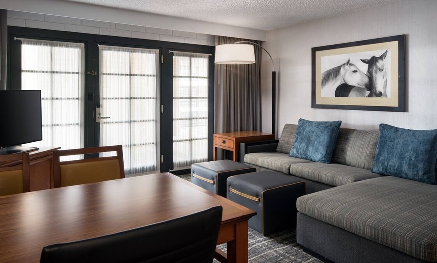 Image 26: Austin All-Suites Hotel with Free Breakfast