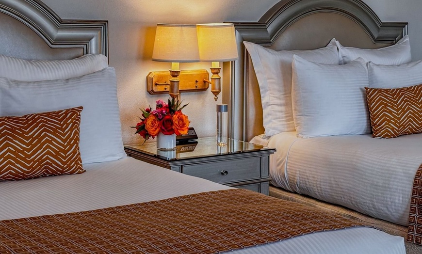 Image 20: Dallas 4-Star Hotel with Spa, Pool and Live Music