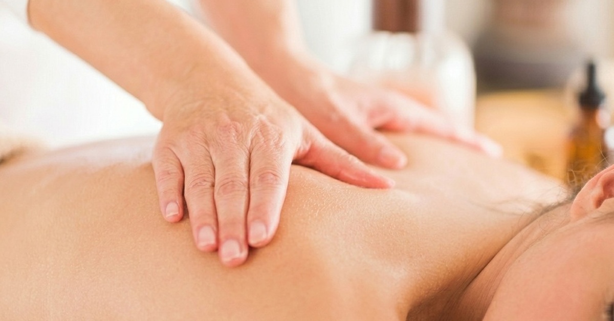 Masaje descontracturante o relajante de cuerpo completo en Tenerife