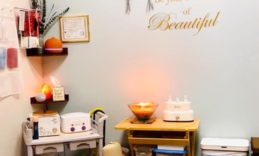 Image 2: Relax with 60- or 90-Minute Swedish or Himalayan Massage