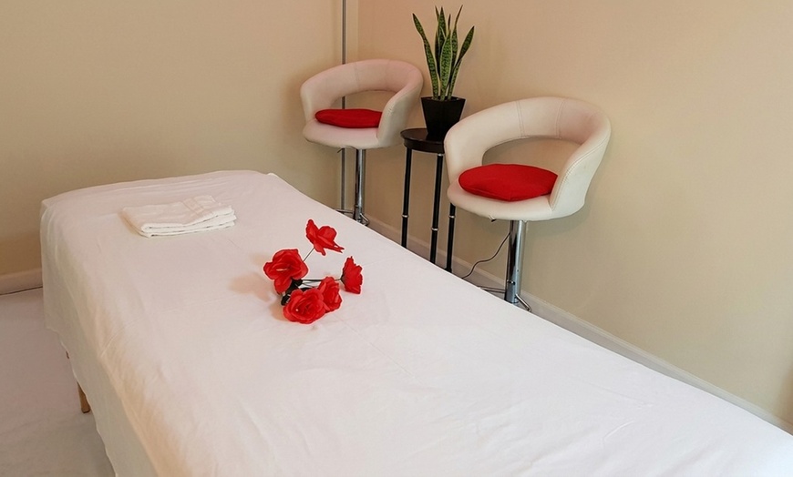 Image 4: Luxe Massage & Facial Spa with Deluxe Massages & Hand Reflexology