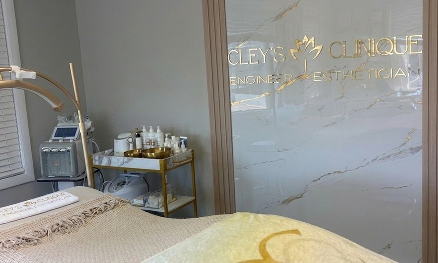 Image 4: 60-Min Full Body Massage with Hot Towels & Essential Oils