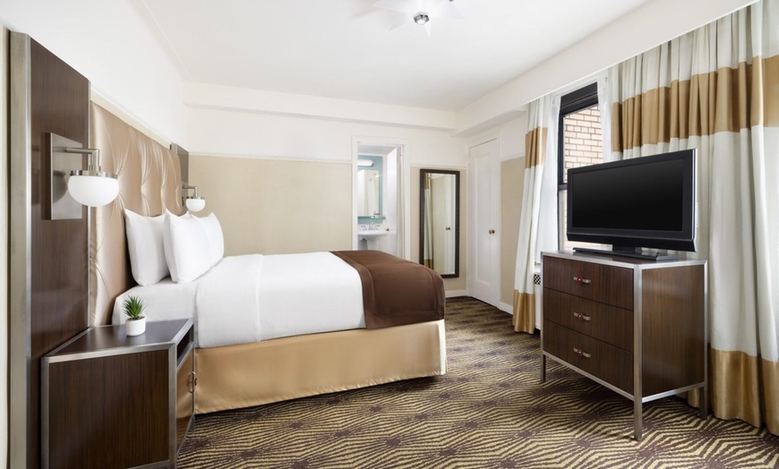 Image 19: Midtown NYC Hotel near Penn Station and Times Square