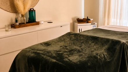 60 Minute Full Body Massage Including a choice of two enhancement treatments  - Body 2 Beauty Studio