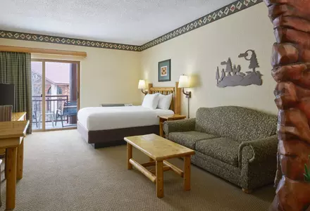 Wolf Den Suite