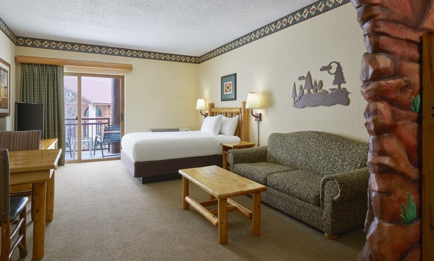 Image 24: Great Wolf Lodge Traverse City Water Park Resort