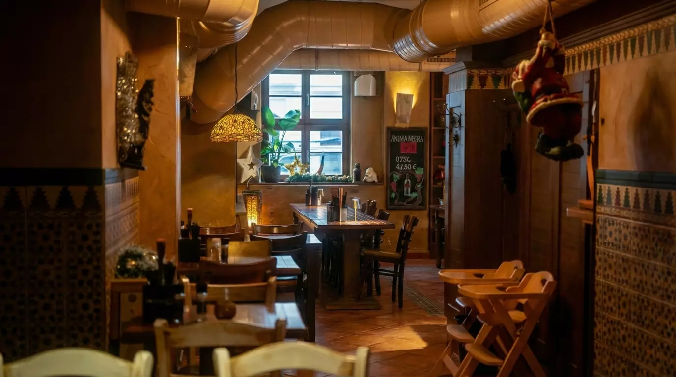 6 oder 12 Tapas nach Wahl mit Salsa & Brot für 2 oder 4 Personen