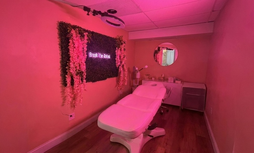 Image 2: 60- or 90-Minute Swedish Massage